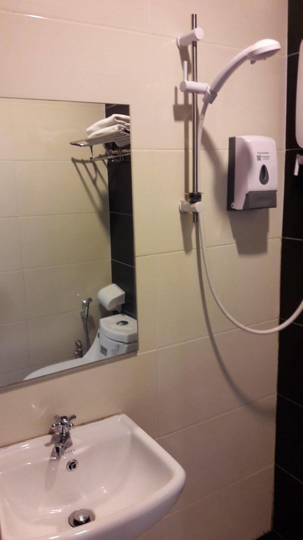 One Point Hotel Kuching Kültér fotó